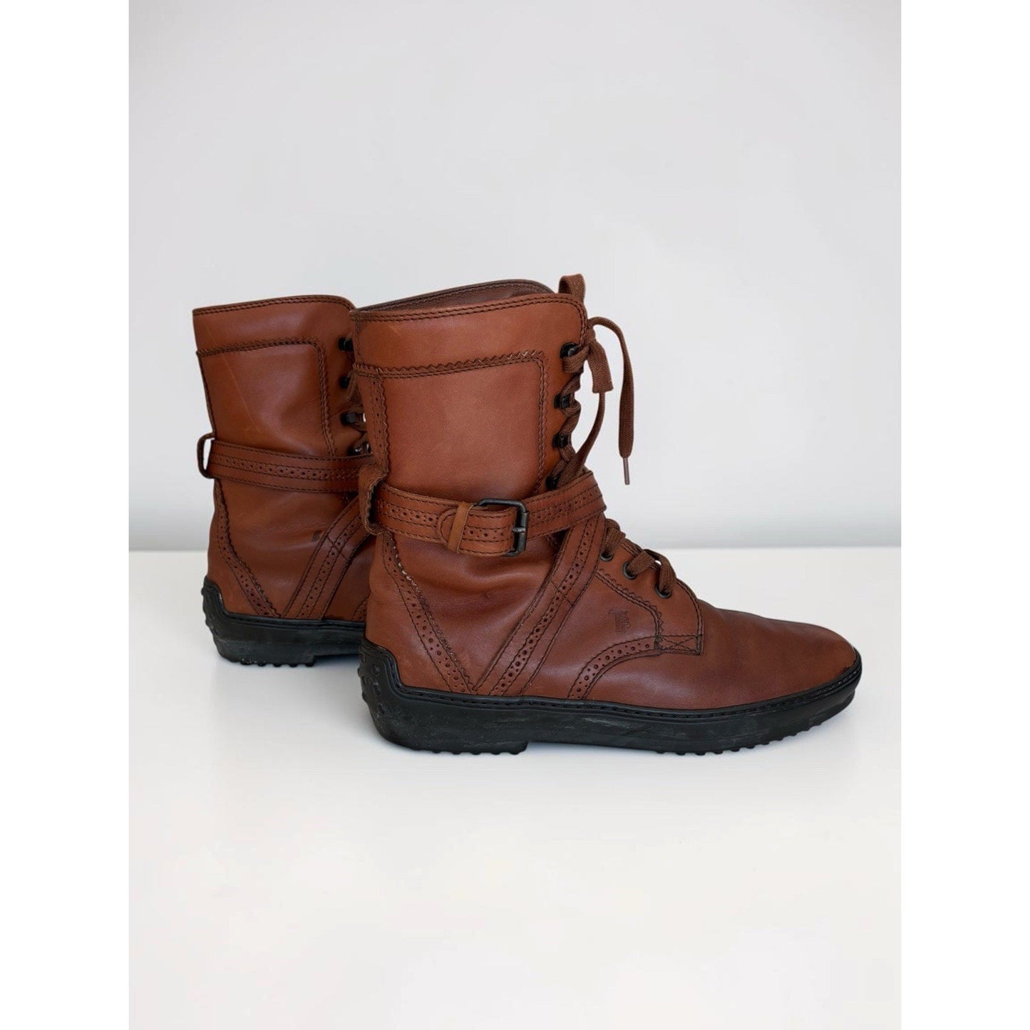 Tod’s Brown Leather Combat Boots Sz 39.5 Brogue Buckle Strap Lace Up Italy
