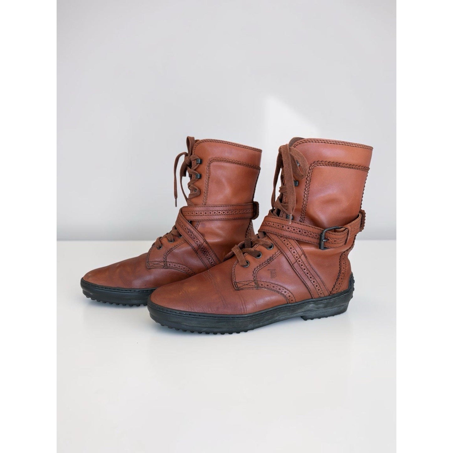 Tod’s Brown Leather Combat Boots Sz 39.5 Brogue Buckle Strap Lace Up Italy