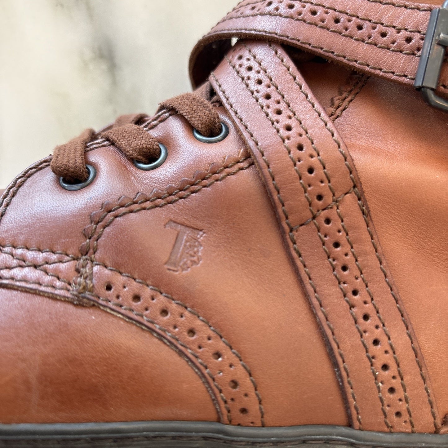 Tod’s Brown Leather Combat Boots Sz 39.5 Brogue Buckle Strap Lace Up Italy