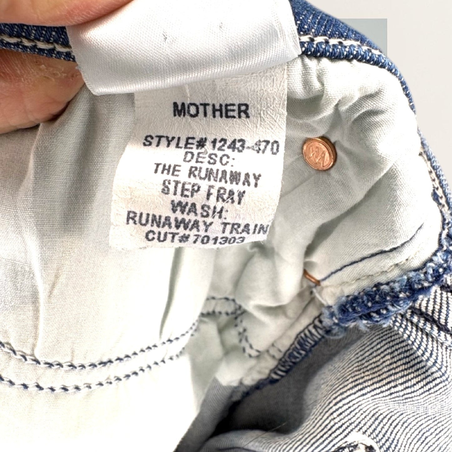 MOTHER The Runaway Step Fray Jeans Runaway Train Size 31